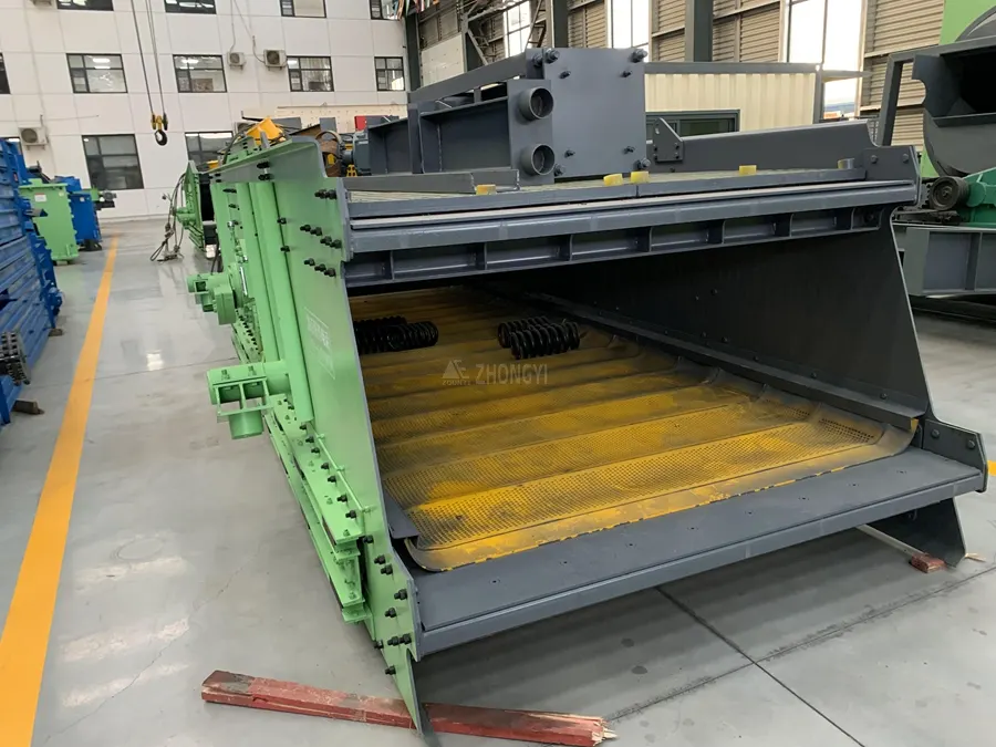 Flip flow screen for waste recycling