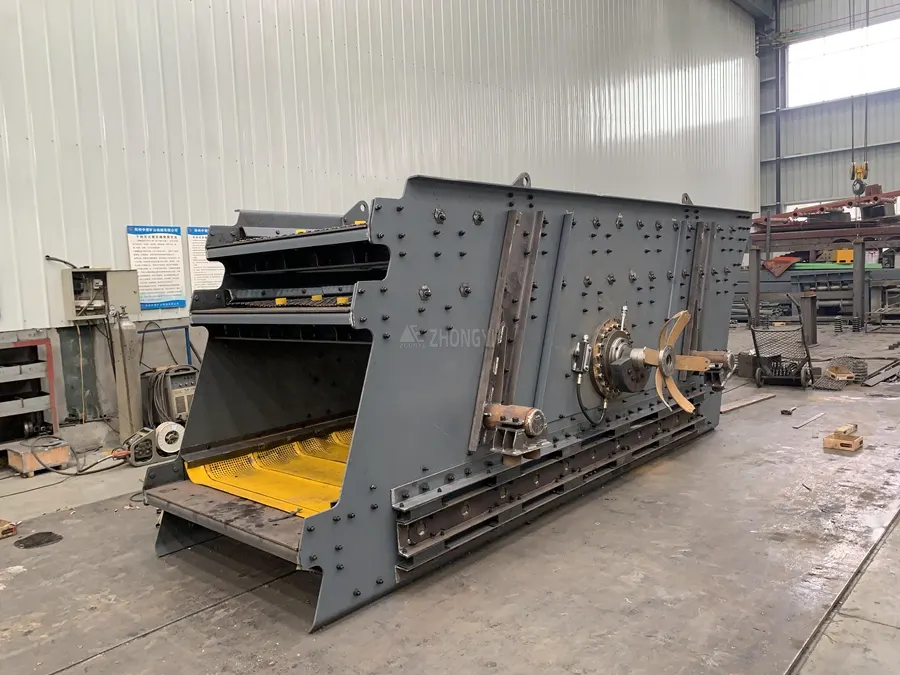 Flip flow screen for waste recycling