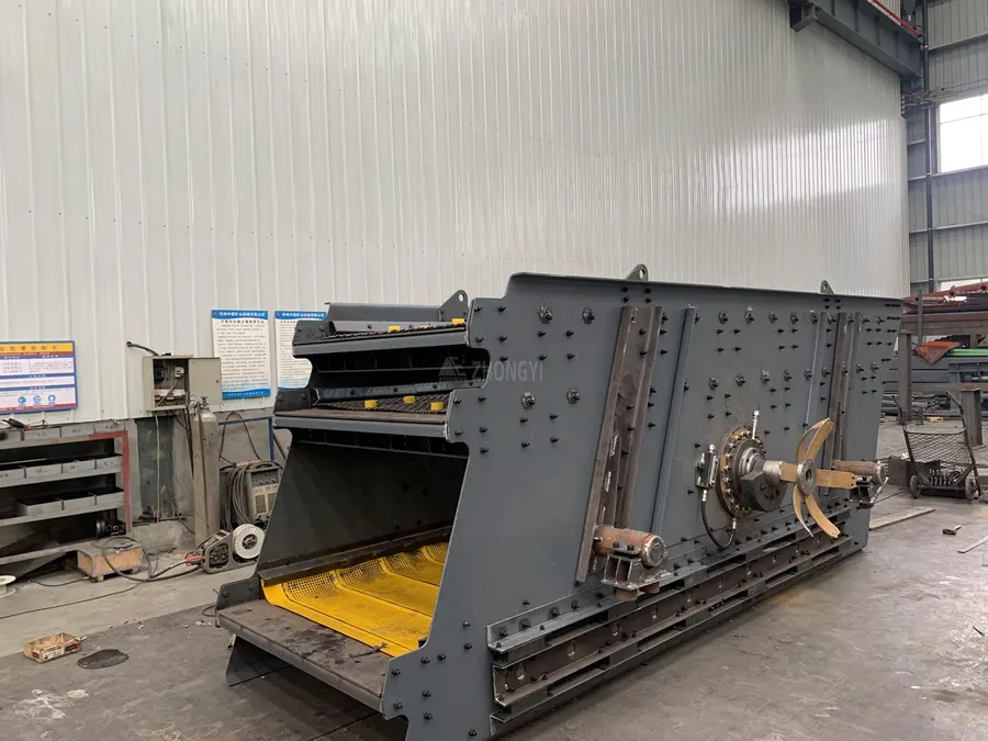 Flip flow screen for waste recycling