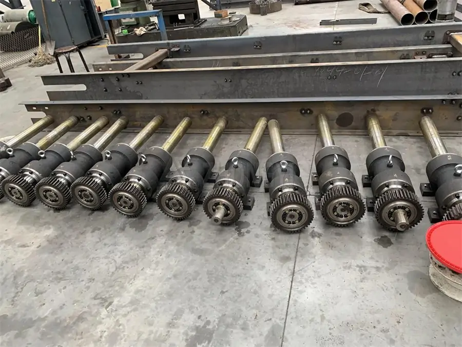 Spiral screen main shaft